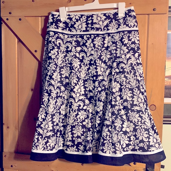 Jones New York Sport size 8 skirt EUC - Picture 1 of 10